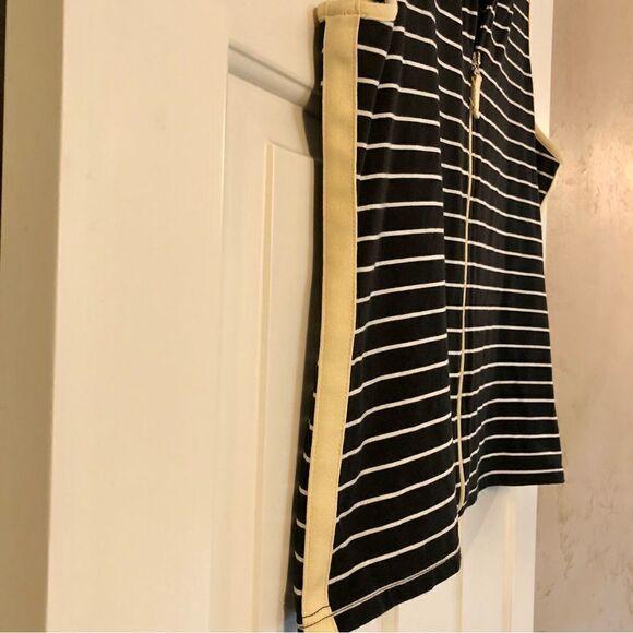 Liz & Co Black, White Stripped Sleeveless V-neck w/ Yellow Collar and a Zipper - Picture 3 of 8